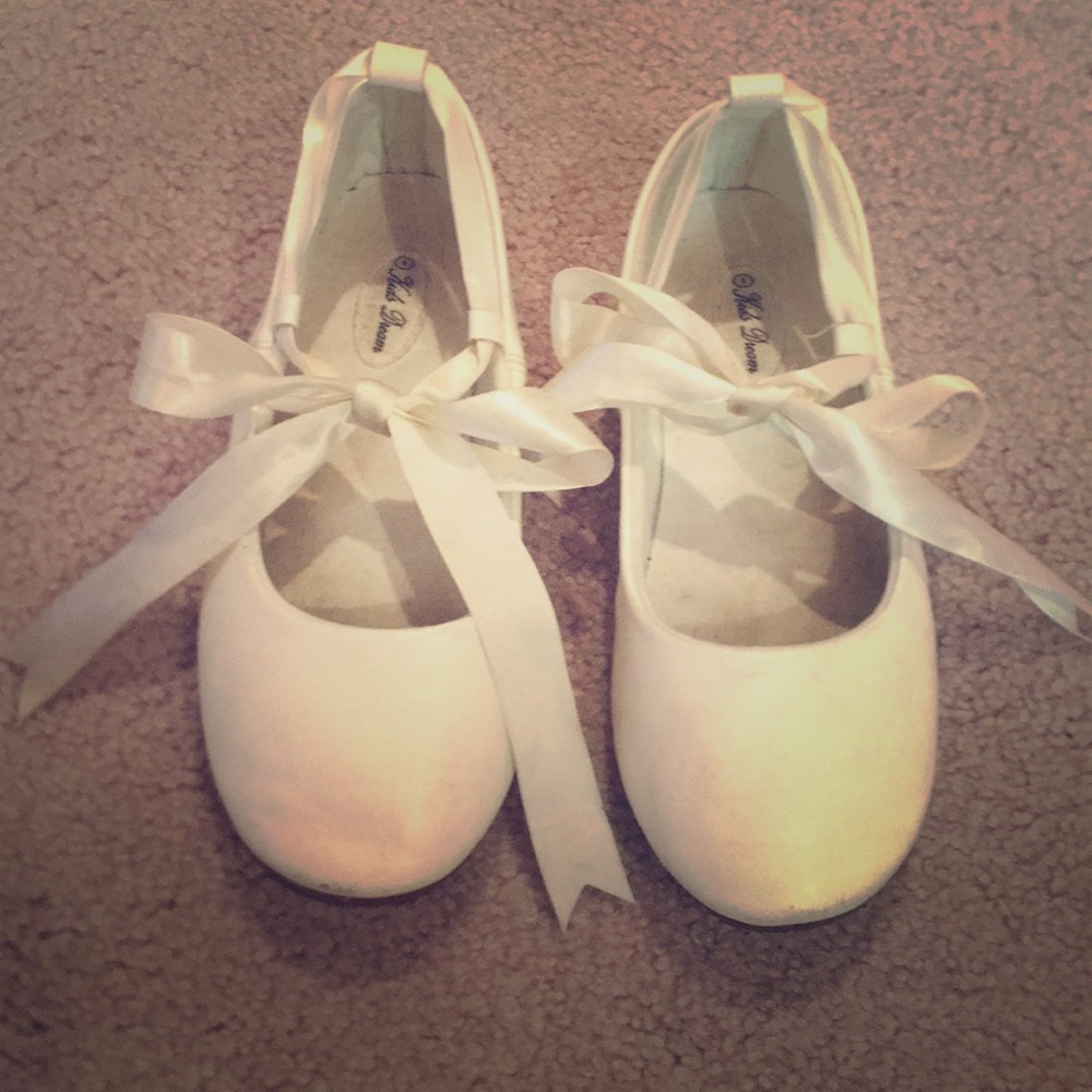 Ivory bow leather ballet flat sz 1